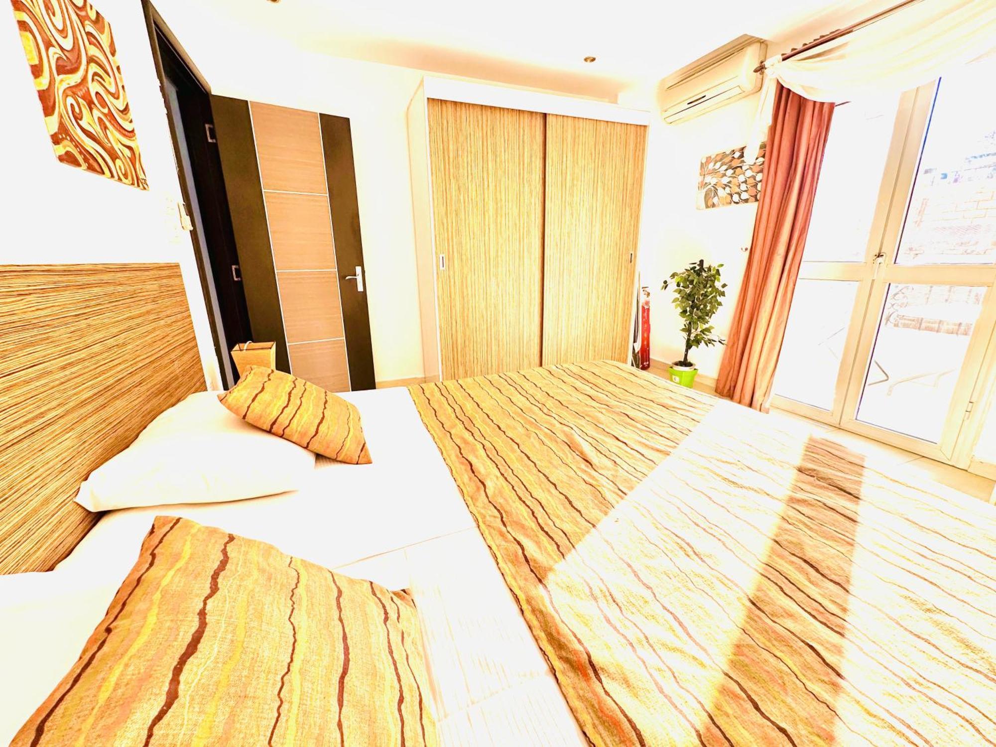 Rita House Sea View. Center *